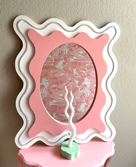 Curvy Betty, Wavy mirror