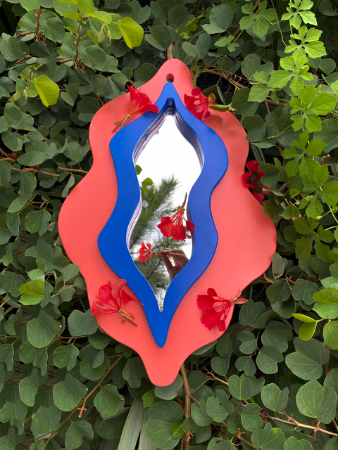 The Cuchi Papaya, Curvy Mirror