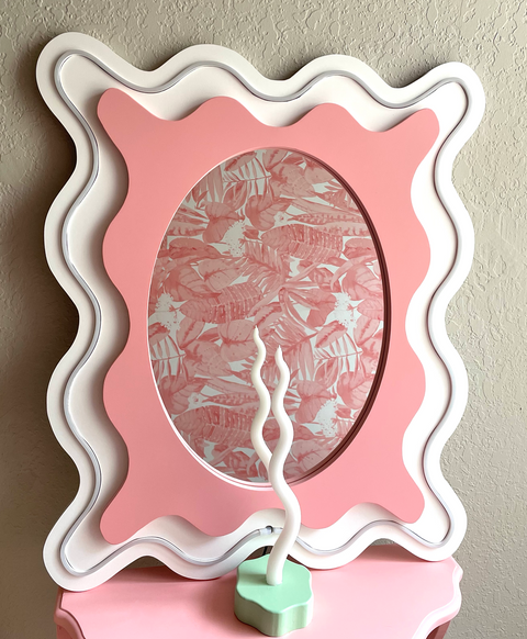 Curvy Betty, Wavy mirror